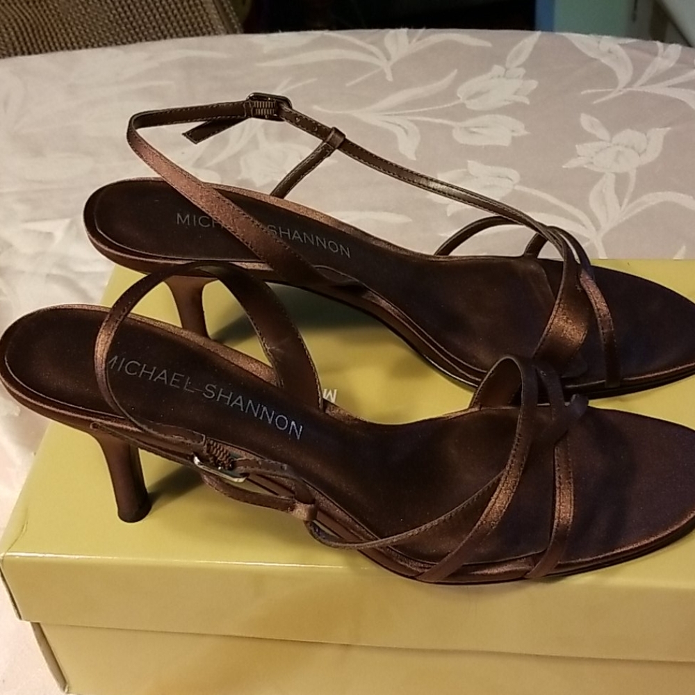 Shoes - Picture 2 of 4